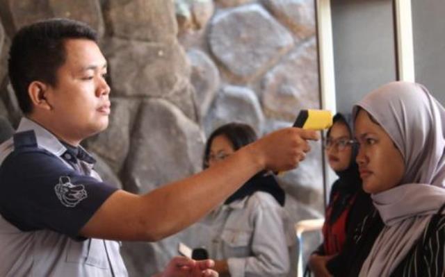 Jakarta Kembali PSBB Transisi, Ancol Buka Kawasan Rekreasinya 1 Cek Suhu