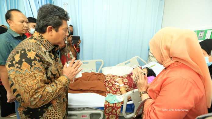 Direktur Utama BPJS Kesehatan Ghufron Mukti mengunjungi pasien kanker yang videonya sempat viral.