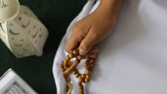 10 Bacaan Dzikir Pagi yang Wajib Dibaca