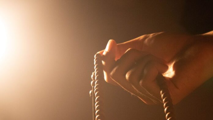 14 Bacaan Dzikir Petang Wajib untuk Dibaca Setiap Sore Hari