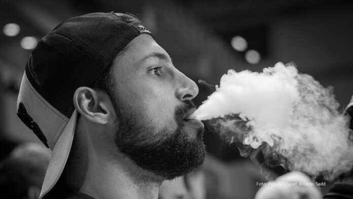 APVI Lebih Rendah Risiko, RUU Kesehatan Perlu Pisahkan Aturan Rokok Elektrik.