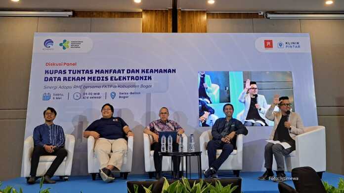 Hasil Survei Curhat Klinik menunjukkan 64% responden khawatir soal keamanan data medis dan transaksi saat implementasi Rekam Medis Elektronik.